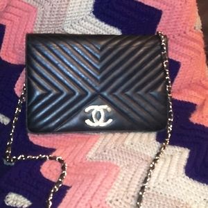 Channel purse